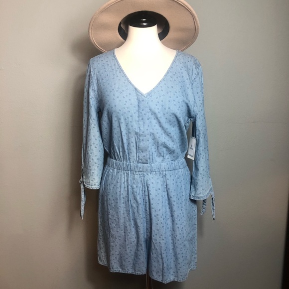 Susina V-Neck Stripe Chambray Romper - Picture 2 of 8